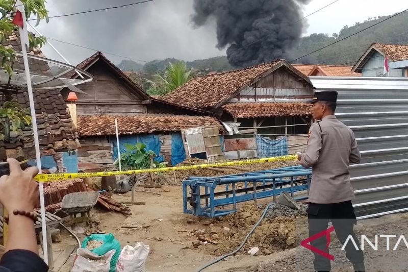 Sumur Minyak Rakyat di Desa Gandu Blora Dekat Permukiman