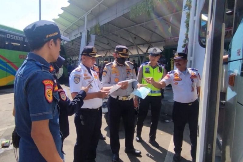 Bus Tak Layak Operasi Masih Ditemukan di Terminal Tanjung Priok