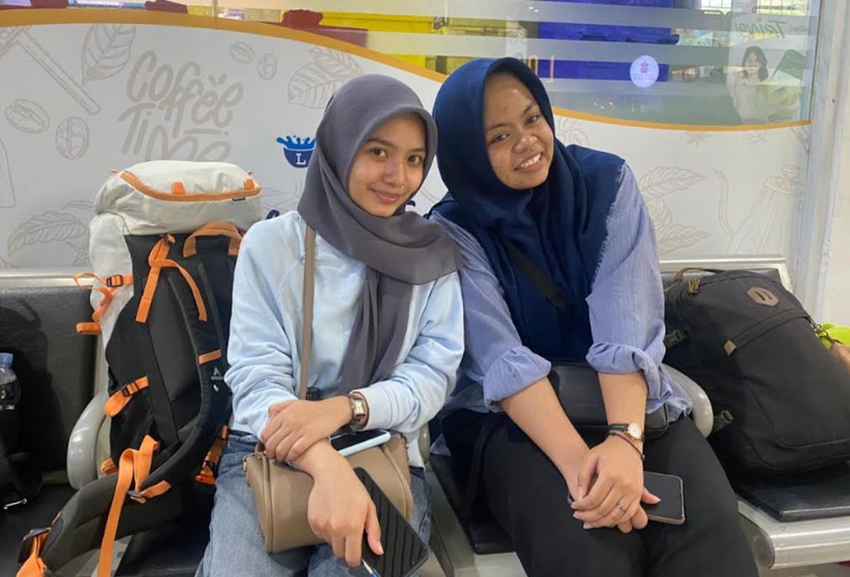 Pemudik Begadang Demi Dapatkan Tiket Kereta Lebaran