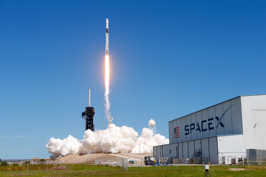 Valuasi SpaceX Melonjak Meski Rugi Hingga Rp85 Triliun